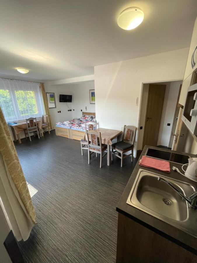 Apartamento Maxovo Království Rovensko pod Troskami Exterior foto