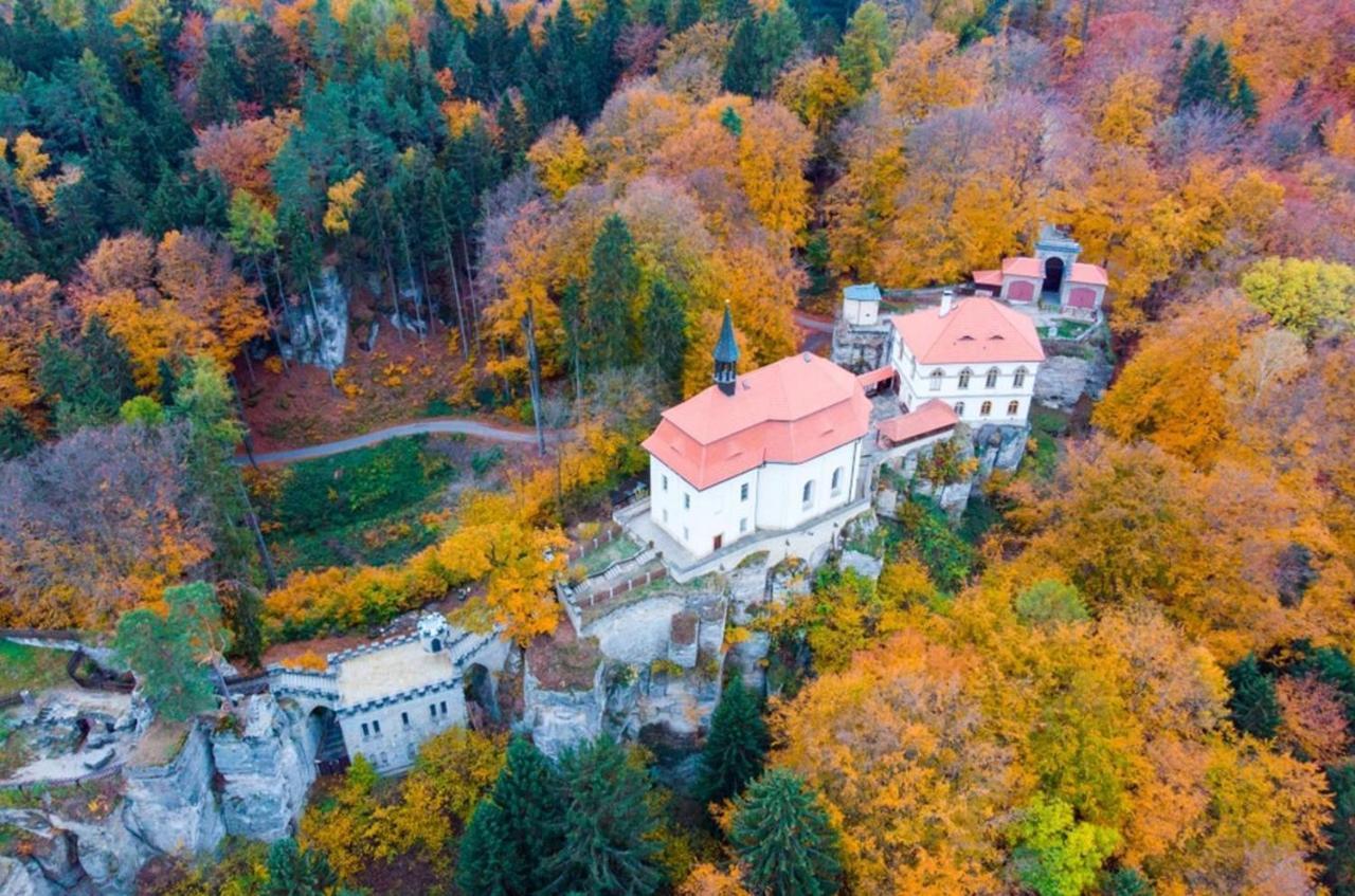 Apartamento Maxovo Království Rovensko pod Troskami Exterior foto
