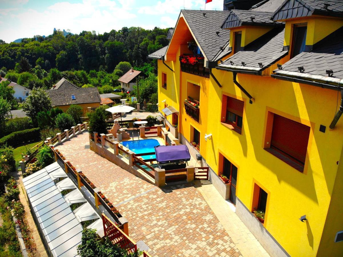 Apartamento Maxovo Království Rovensko pod Troskami Exterior foto